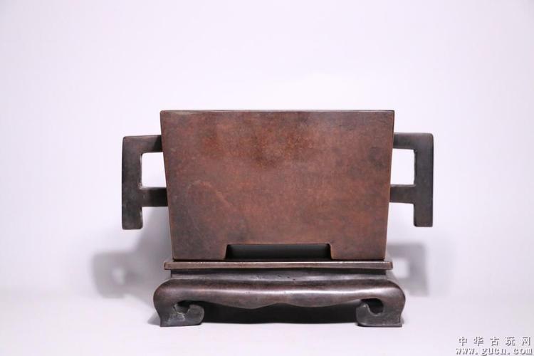 "大明宣德年制"款马槽炉