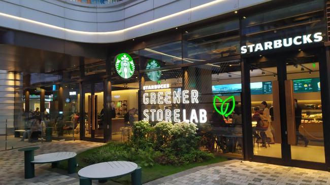 作为向绿工坊门店所在高端商场,前滩太古里地处上海前滩板块,整个板块