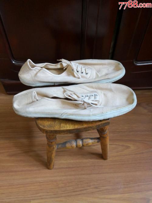 七八十年代白运动鞋