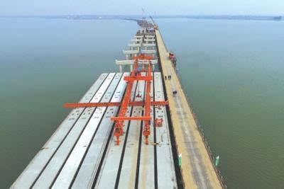 318国道荆州段改扩建工程长湖特大桥建设进展顺利