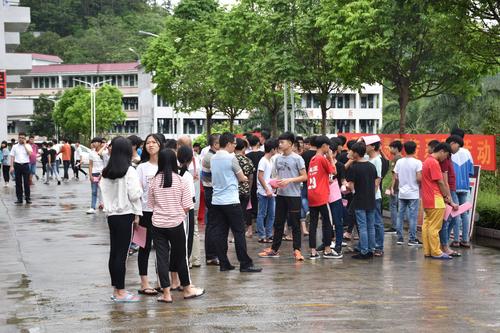 马贵镇马贵中学举行禁毒大型宣传活动