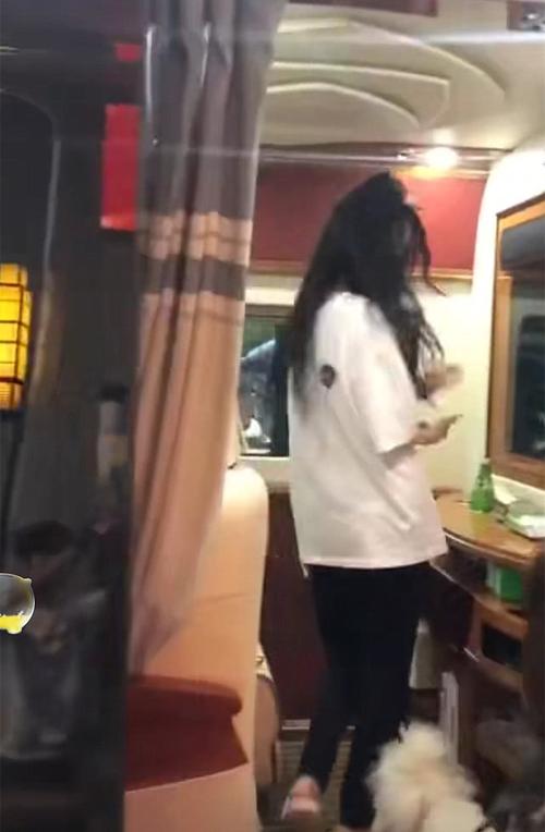 迪丽热巴房车内景曝光豪华程度让人咋舌比我家都豪华