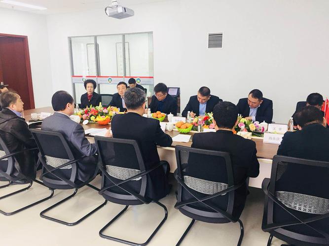 烟台市政协副主席党组副书记市发改委主任姜中二在烟台市政协经济委