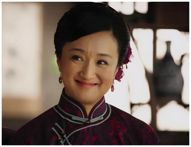 杨昆近况曝光,因丈夫生意失败拍卖上别墅,今57岁仍在拍戏