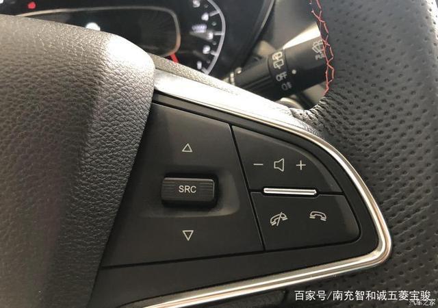 方向盘左边定速巡航功能键.