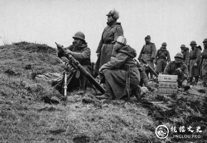1938年1月29日,津浦线安徽明光段,日军添田部队的士兵发射迫击炮