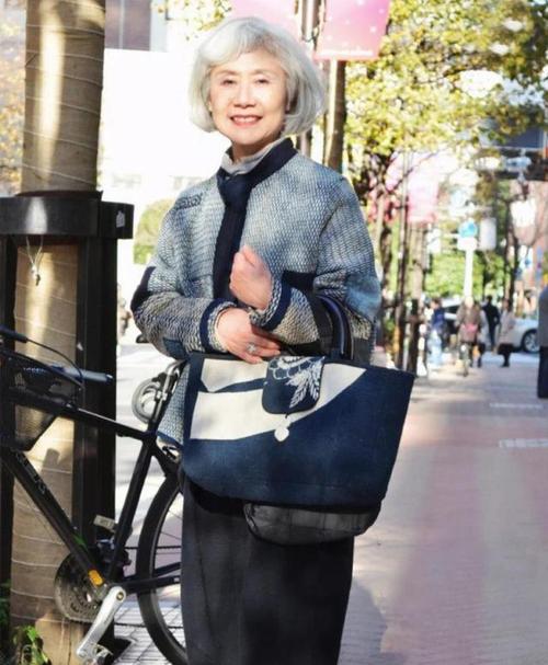 日本街头的老太太穿搭精致优雅且高级自信的女人才最美