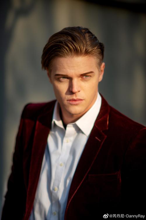 芮丹尼年龄今年多少岁了,芮丹尼和小李子对比照