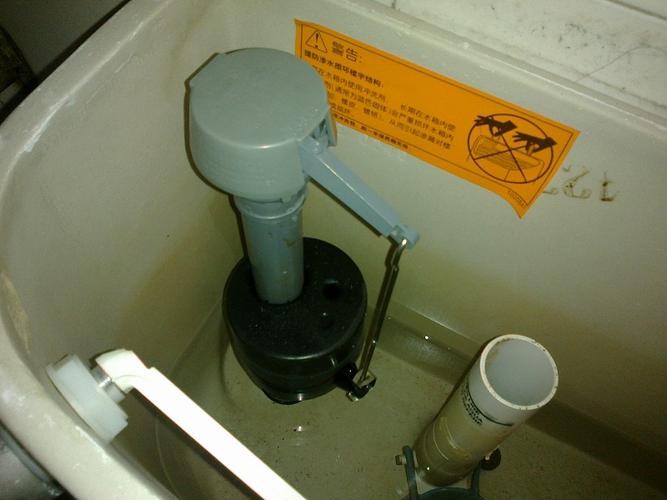 怎样拆卸科勒马桶浮球阀