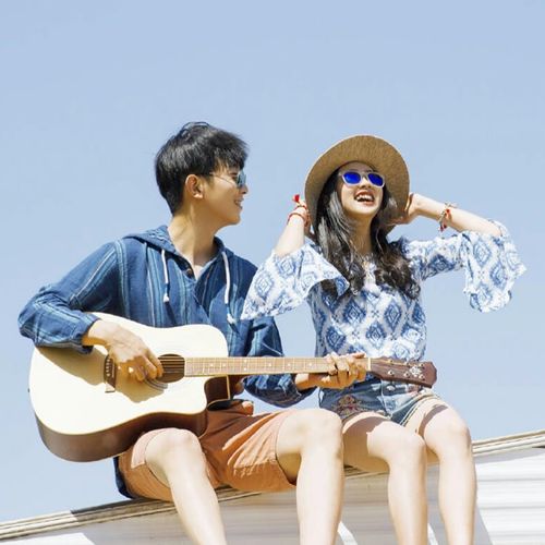 弹起吉他唱情歌_非主流情侣头像图片_扣扣居