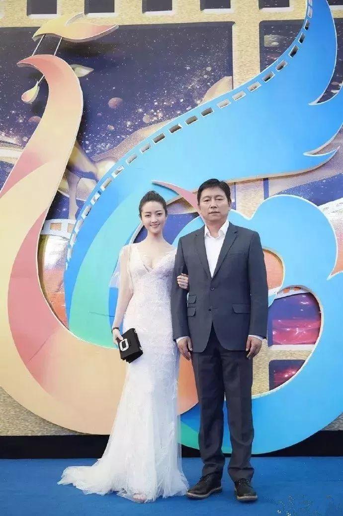 张辉筹拍了电影《一纸婚约》,主演是自己和刘熙阳