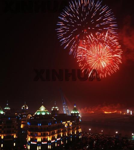 夜空下的星海广场,烟花带给人们无限欢乐,魅力大连,难忘今宵