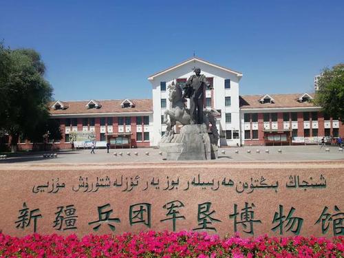 军垦博物馆,军垦第一连,推荐指数4颗星    石河子的特色就在于此