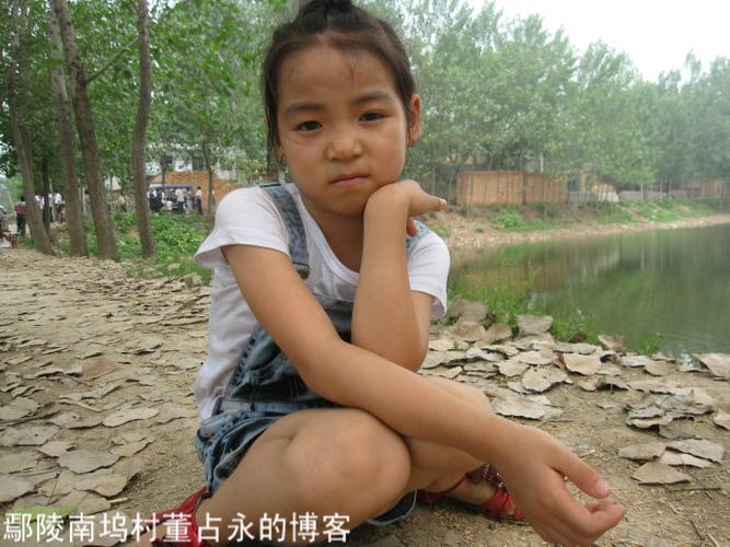 图十:不用偷拍老人,拐回来,我还拍美女.