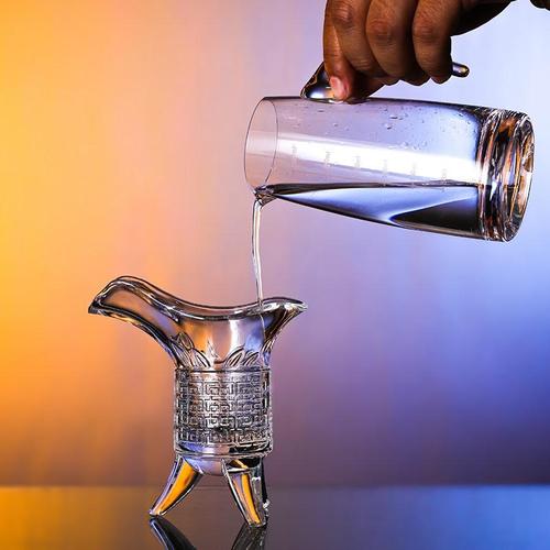 帝王杯三足玻璃樽烈白酒杯创意酒具仿复古中国风大号家用套装爵杯