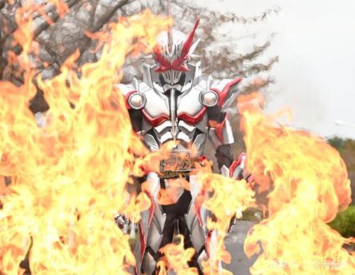 假面骑士圣刃:飞羽真获阿瓦隆三重大礼包,前代圣刃羡慕哭了