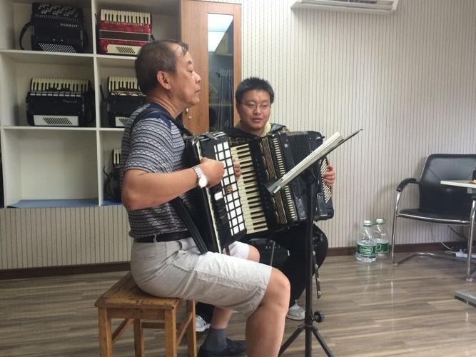 手风琴曲《草原牧歌》,根据舞蹈《草原女民兵》主题音乐改编