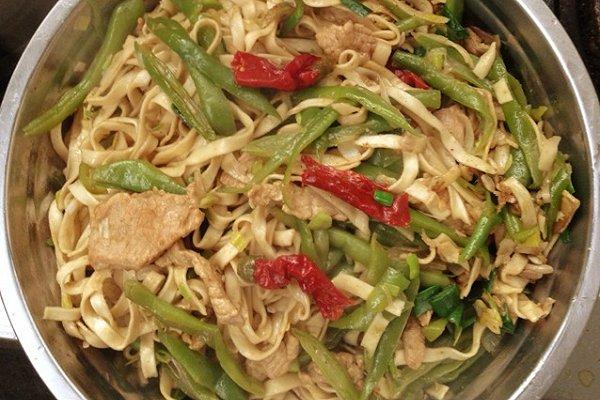 豆角肉片蒸面的做法