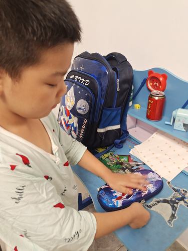 贺村第一小学一(6)班9月11日劳动主题:整理书包和文具