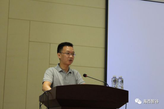 在揭牌仪式开始后,福州市鼓楼区委常委,常务副区长杨辉上台致词,他