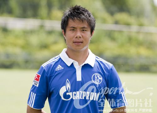 关键词: 沙尔克04 蒿俊闵 拍摄 球队 上赛季