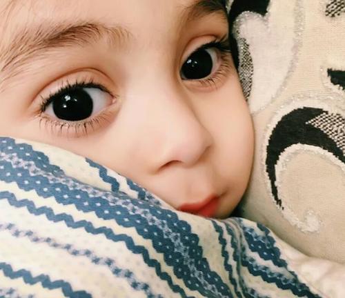 为什么现在的宝宝,眼睛都比较大?原来跟这2个原因分不开