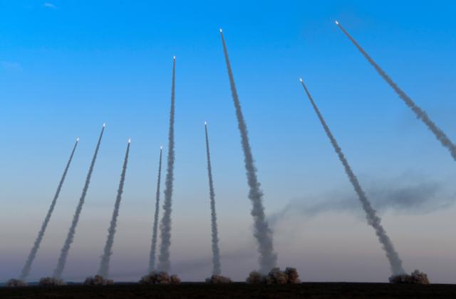 (解放军火箭炮齐射)