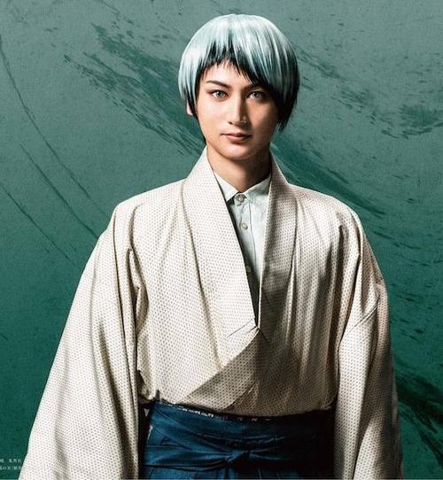 愈史郎显然有些壮了.怎么说呢,与动漫的愈史郎感觉上差别很大.