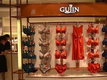 古今内衣店面形象图