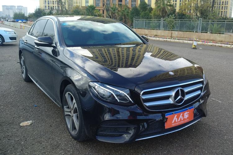 外观-右前:车身框架无变形,无重大撞击事故