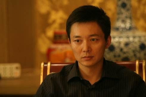 他带着刘奕君找到了当时川剧院的演员曲国强,想要让他收孩子,教孩子