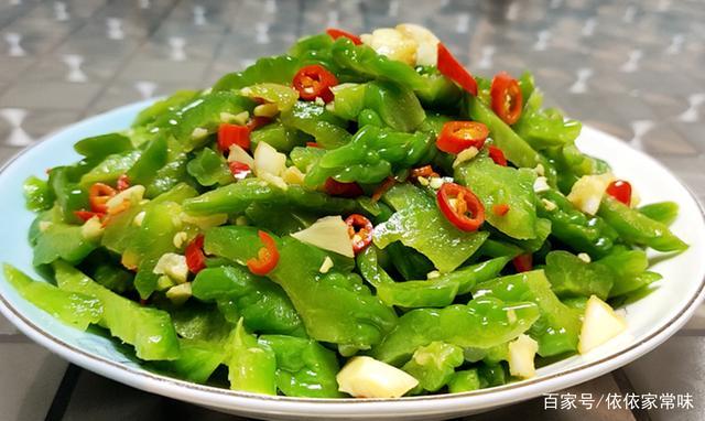 苦瓜怎么做好吃?掌握两个小诀窍,你也能做的清脆爽口
