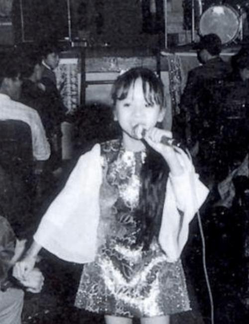 香港的女儿家庭是什么样的_梅艳芳