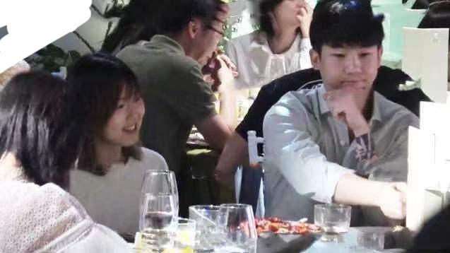 白举纲晒夫妻合照承认已婚妻子正脸曝光笑容可爱超甜美