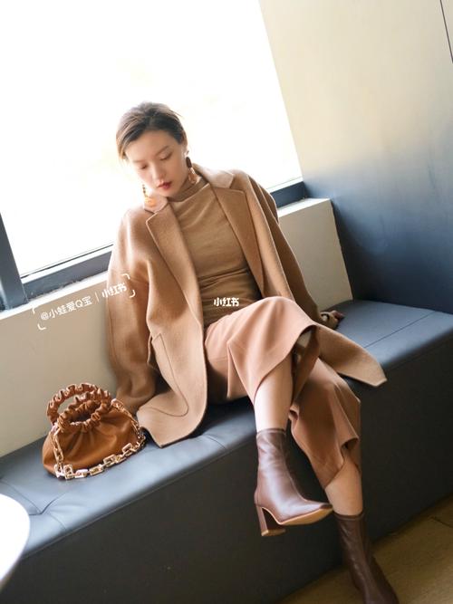 秋冬驼色大衣穿搭|全身驼色系·温暖又温柔_驼色_驼色