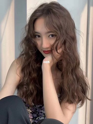 法式烫发_发型_脸型_显脸小_搭配_发型分享_时尚_发型