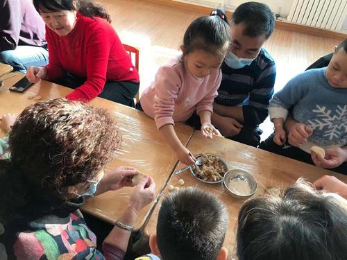 银川市金凤区荣锦幼儿园 冬至亲子活动包饺子 - 美篇