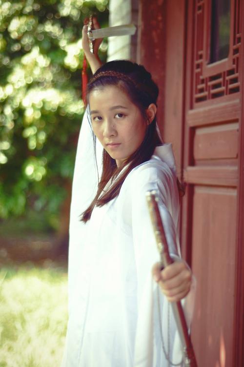(2013-08-25 21:28:22) 转载 ▼ 标签: 剑客 女侠 分类:人像摄影
