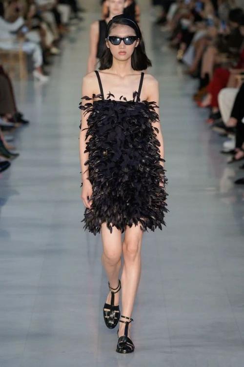 2022春夏国际时装周|新面孔模特华依澜征战秀场全纪录