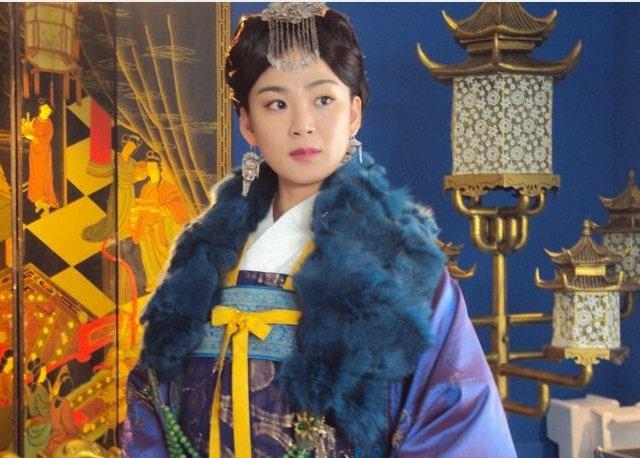 楚国亡国公主马馥雅与蜀国皇太子孟祈佑,北汉皇帝刘连城之间的爱恨