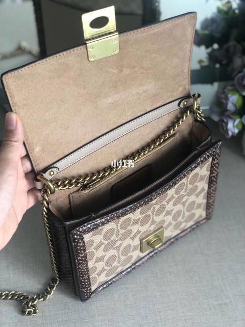 coach开挂的第二年 哈顿小方包_小方包_蔻驰怎么样_pvc_晒新包包_时尚