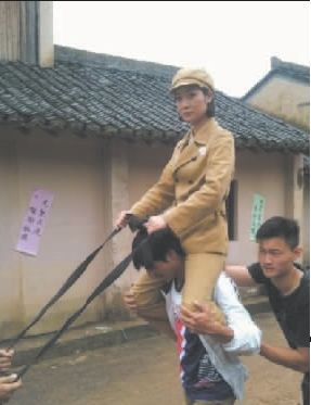 人骑人背图片_骑人背_古代骑人