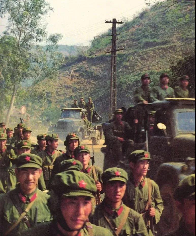 老山前线中国班长肠子流出塞回继续战斗26枚弹片仍未取出