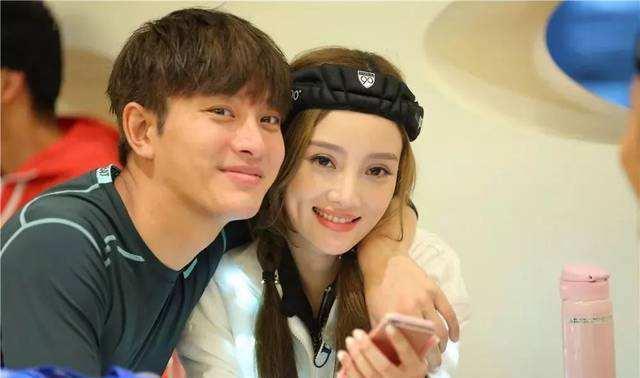 贾乃亮"深情"人设崩塌?新女友被曝光后,还不如跟李小璐复合