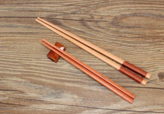 你以为洗筷子就是加洗洁精使劲搓几下?别"天真"了,这样洗才对