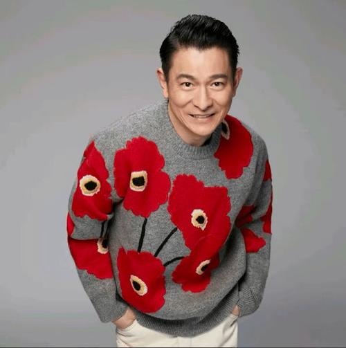 今年年初,作为乐坛"常青树"的刘德华宣布入驻抖音,这是其出道40年以来