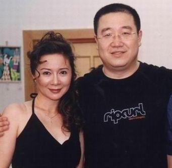 59岁知名笑星蔡明与导演丈夫恩爱35年很幸福儿子小有名气