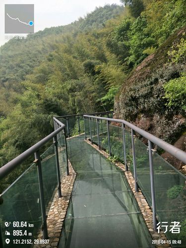 玻璃栈道有二条,这是第一条.