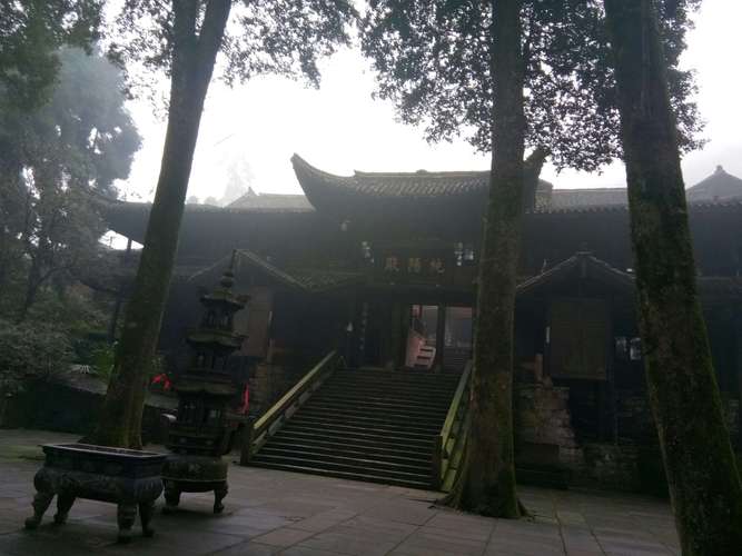 徒步峨眉山纯阳殿