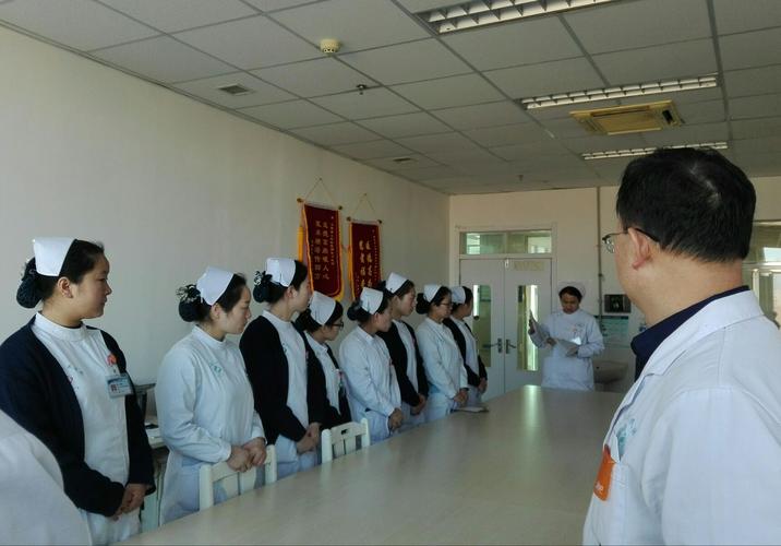 我们对交接班的仪表,站姿,站位,例如交与接,针对不同患者具体